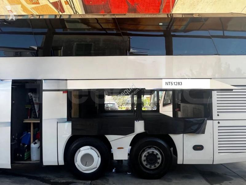 باص Neoplan Skyliner