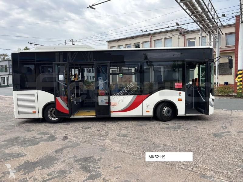 Autobussen Isuzu Novo