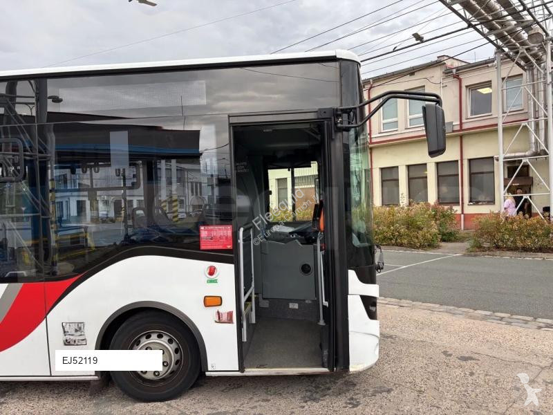 Autobussen Isuzu Novo