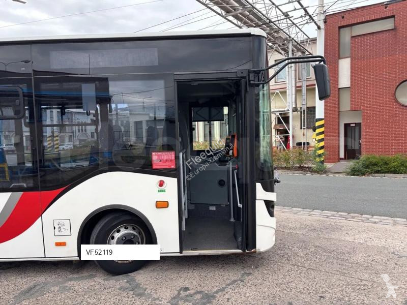 Autobussen Isuzu Novo