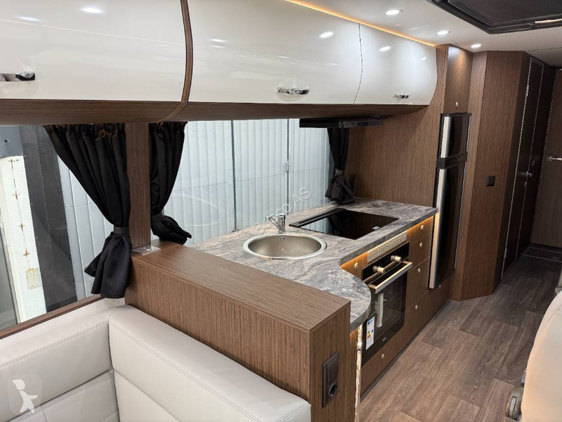 Autóbusz Volvo 9900. Motorhome!