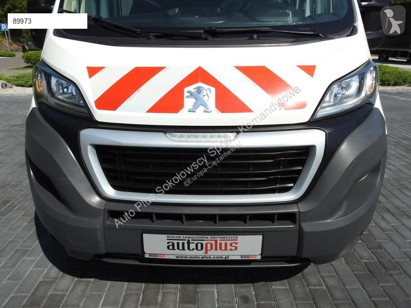 Véhicule utilitaire Peugeot BOXER FURGON...