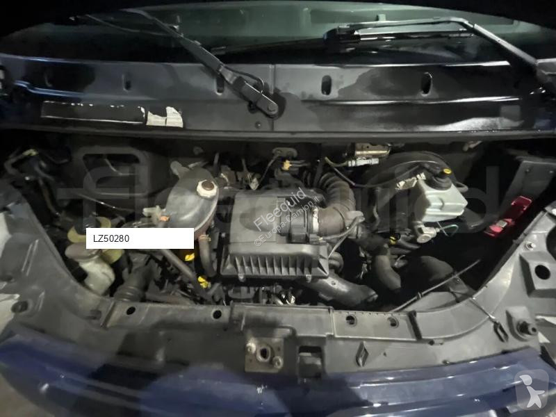 باص Nissan