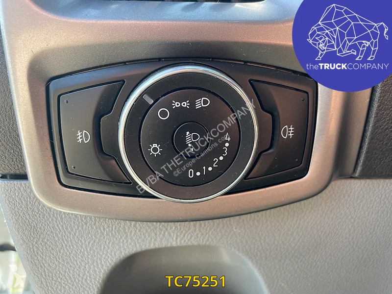 باص Ford kombi 130.35 9 places