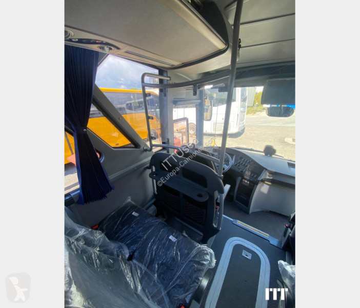 باص Isuzu Visigo