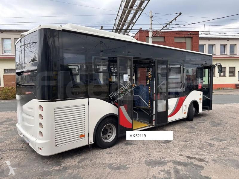 Autobussen Isuzu Novo