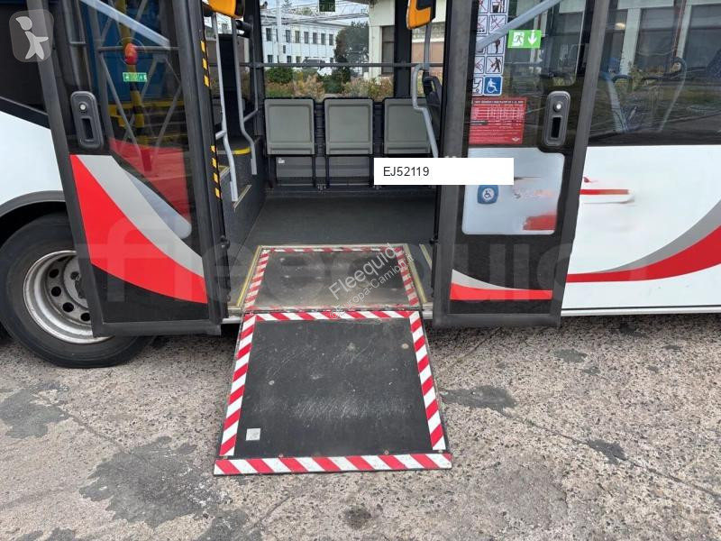 Autobussen Isuzu Novo