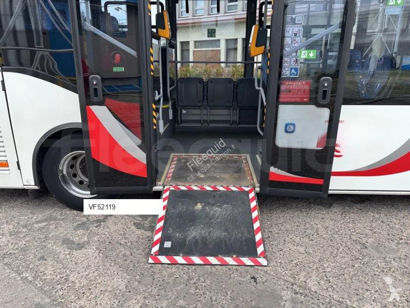 Autobussen Isuzu Novo