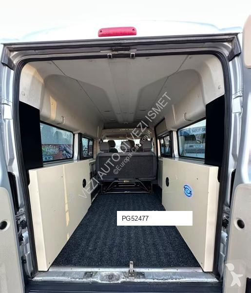 Veículo utilitário Peugeot 9 posti