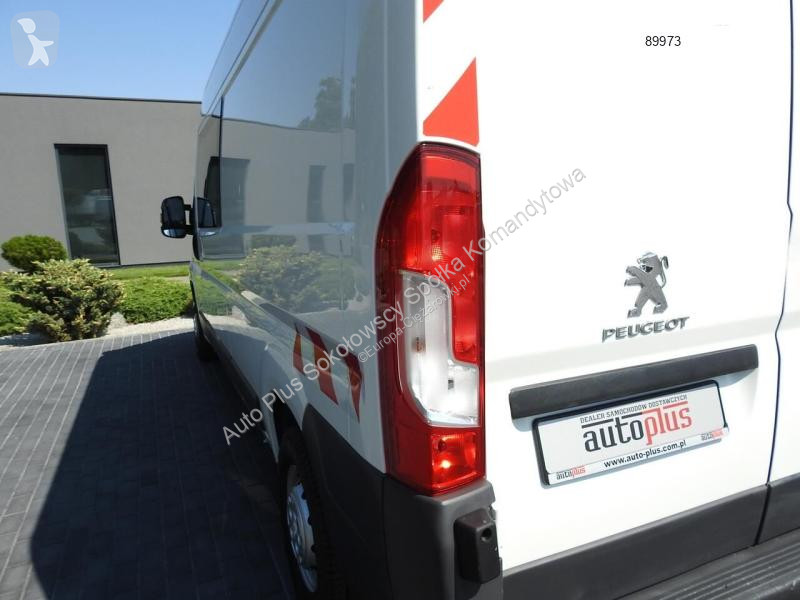 Véhicule utilitaire Peugeot BOXER FURGON...