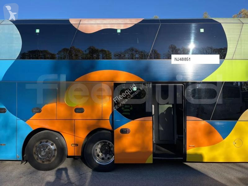 باص Neoplan Skyliner