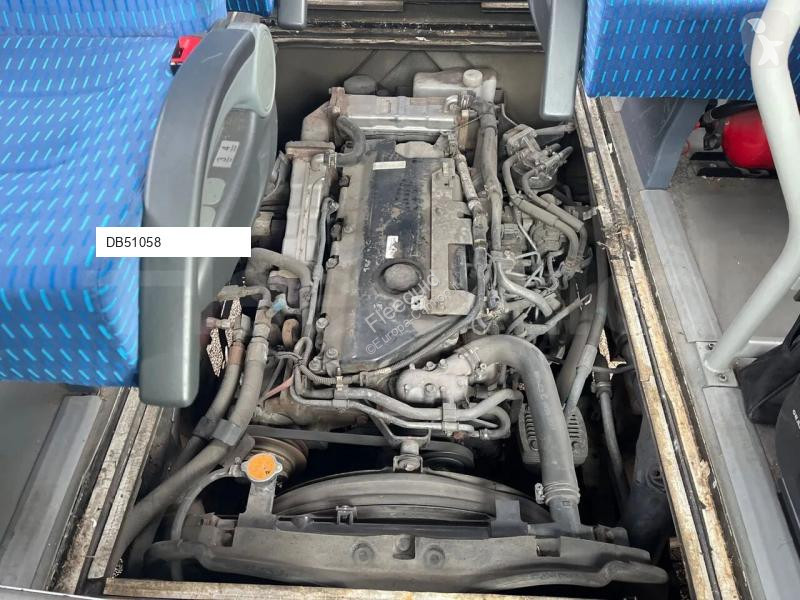 باص Isuzu Turquoise