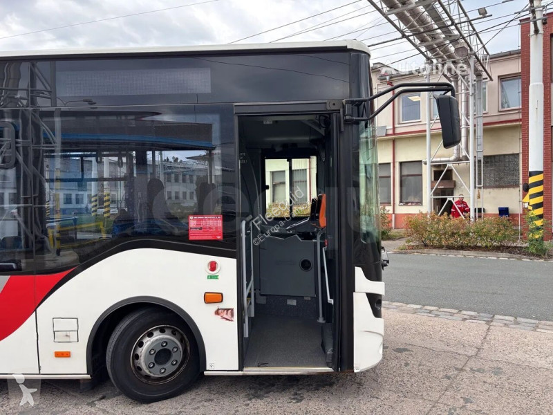 Autobussen Isuzu Novo