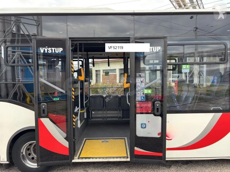 Autobussen Isuzu Novo
