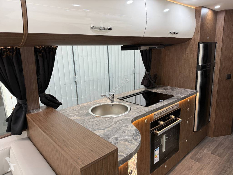 Autóbusz Volvo 9900. Motorhome!