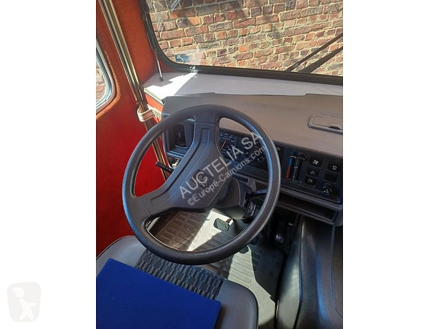 Autobus Peugeot J9 transformé