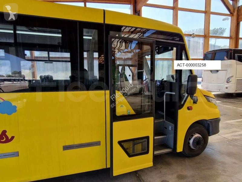 باص Iveco Indcar