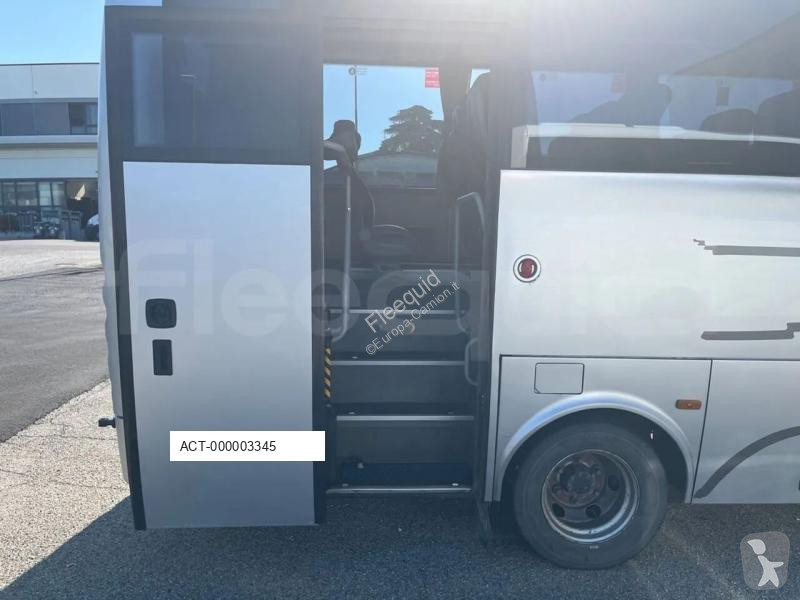 Bus Isuzu Novo