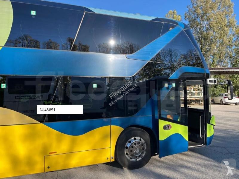 باص Neoplan Skyliner