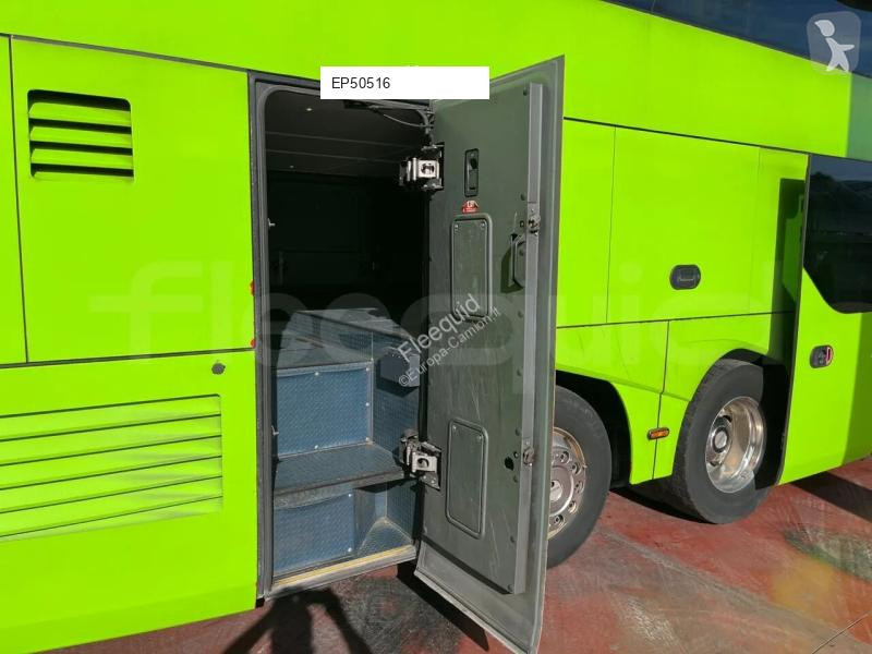 باص Neoplan Skyliner