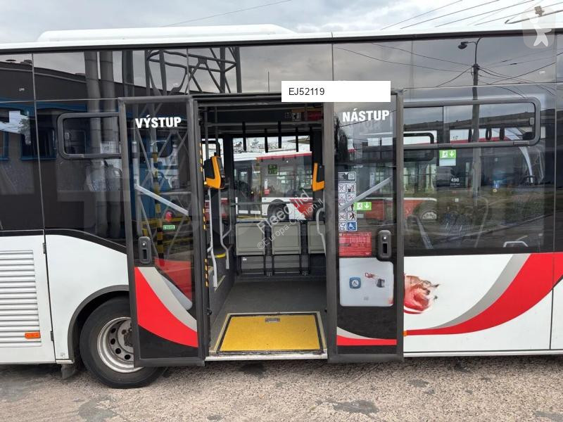 Autobussen Isuzu Novo