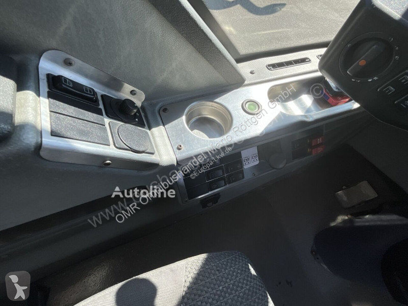 Autobussen Mercedes 0 530