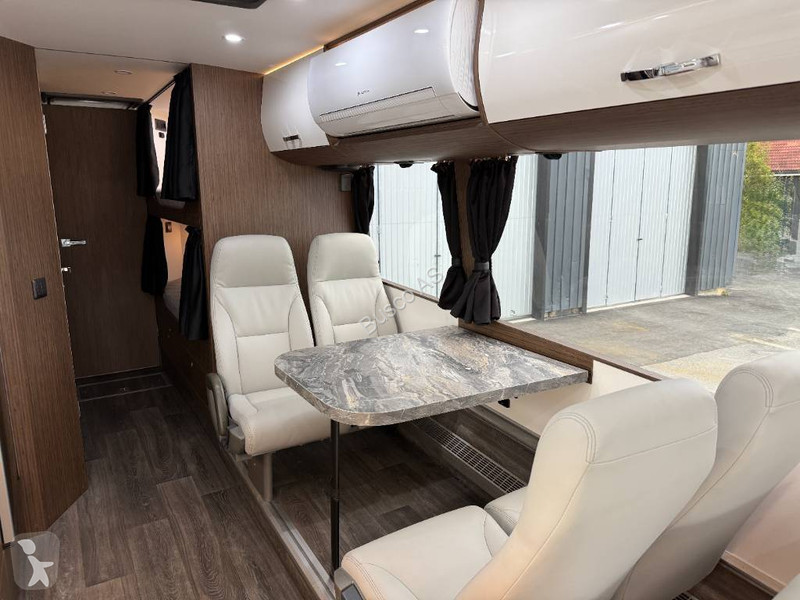 Autóbusz Volvo 9900. Motorhome!