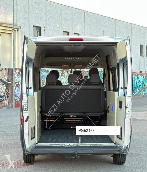 Veículo utilitário Peugeot 9 posti