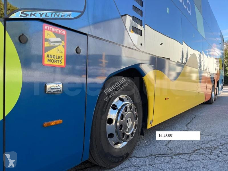 باص Neoplan Skyliner