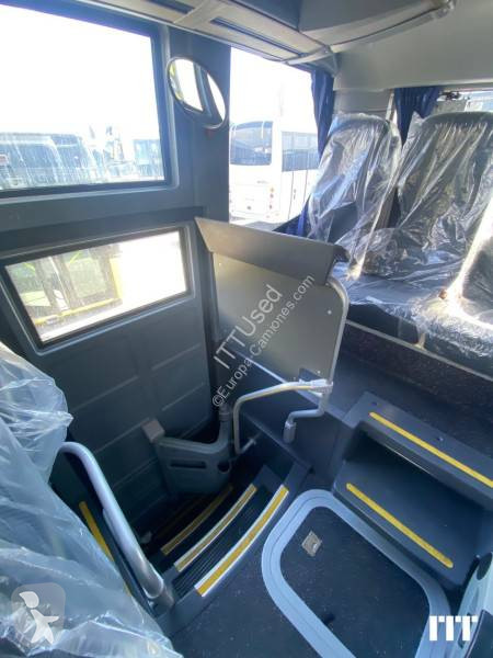 باص Isuzu Visigo