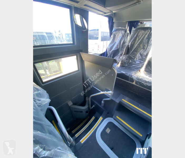 باص Isuzu Visigo