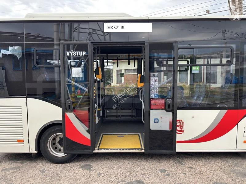 Autobussen Isuzu Novo