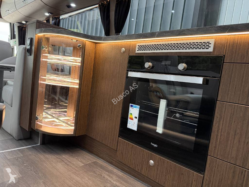 Autóbusz Volvo 9900. Motorhome!