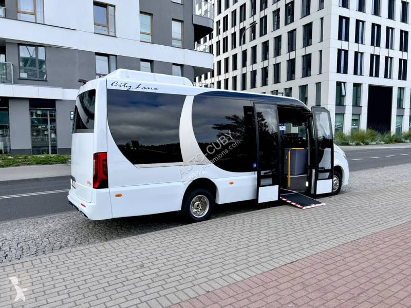 Autobussen Mercedes 519 16+7+2+Rampe d'accès...