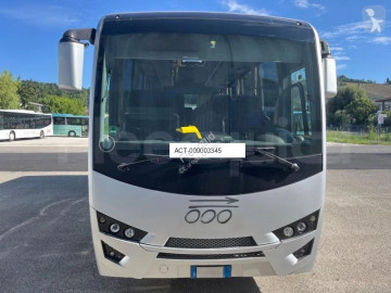 Autobús interurbano Isuzu