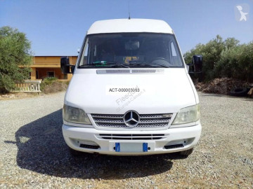Autobús interurbano Mercedes