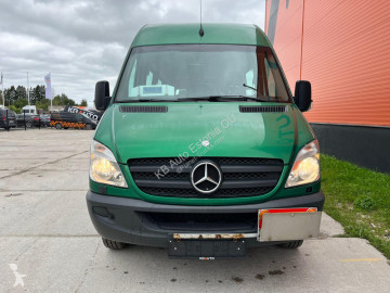Mercedes minibus