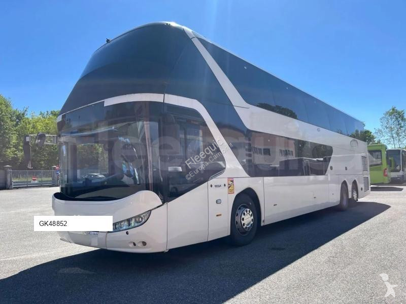 باص Neoplan Skyliner