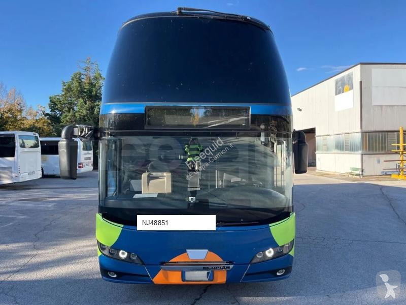 باص Neoplan Skyliner