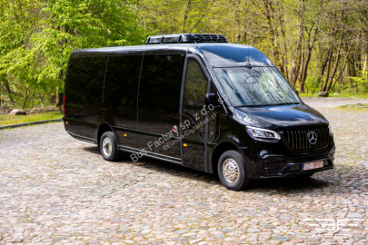 باص Mercedes جديد