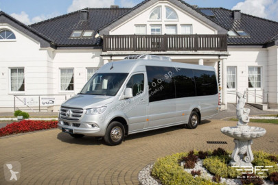 Autobús minibús Mercedes nuevo