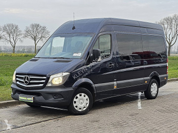 Mercedes minibus