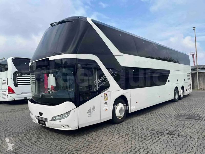 باص Neoplan Skyliner