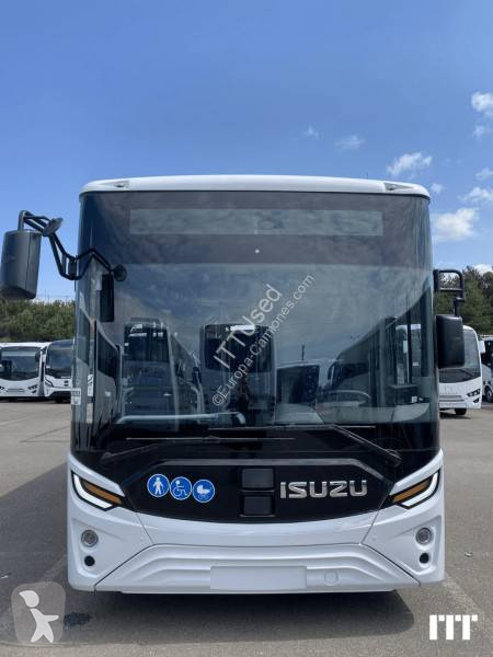 باص Isuzu Novociti Life