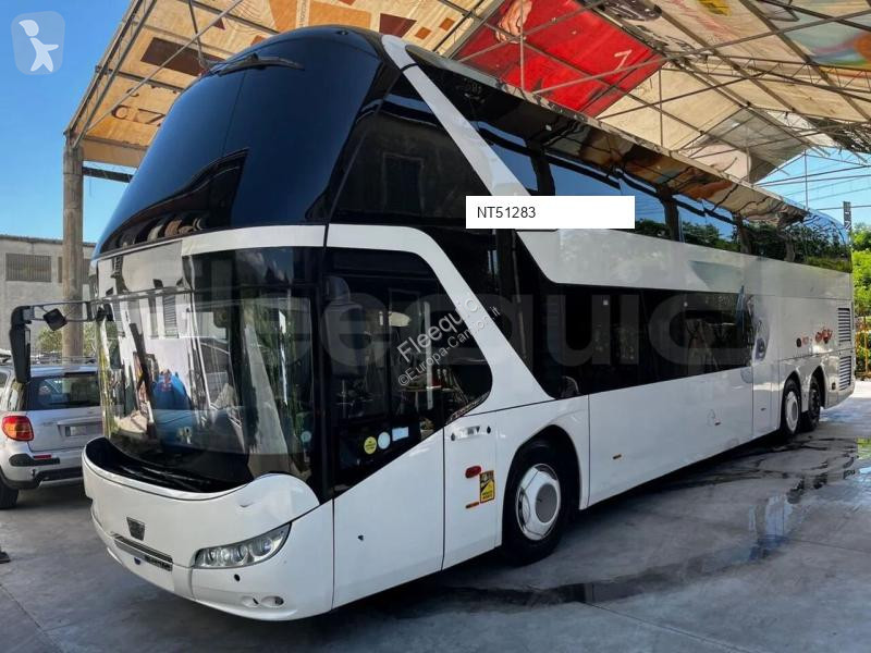 باص Neoplan Skyliner