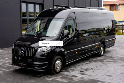 Nieuw minibus Mercedes