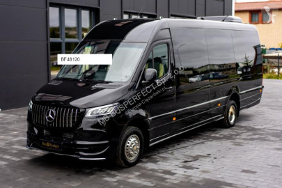 Autobus interurbain Mercedes neuf