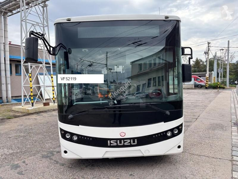 Autobussen Isuzu Novo