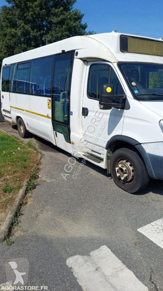 Veículo utilitário Mercedes INTOURO