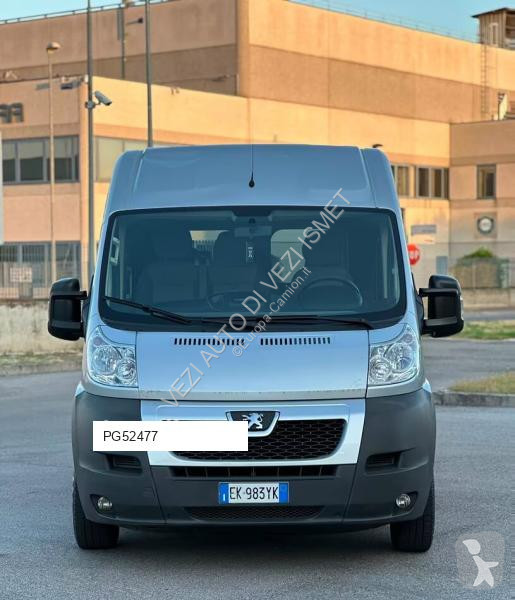 Veículo utilitário Peugeot 9 posti